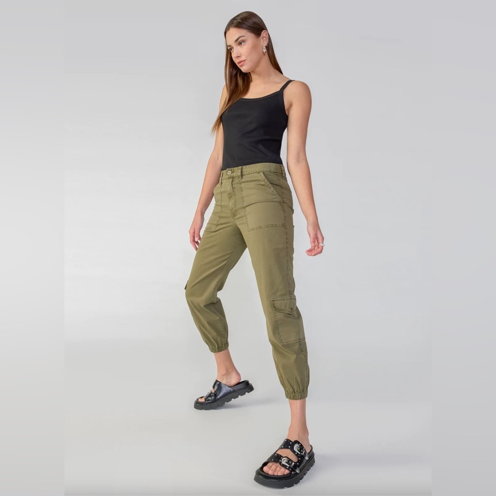 Sanctuary Olive Green capri pants